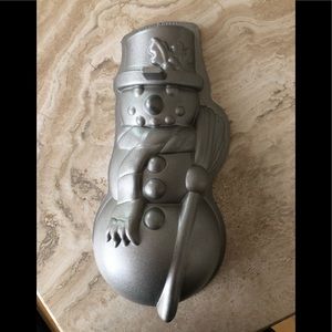 NEW Nordicware Snowman Cake Mold